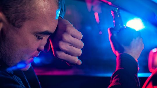 Dwaj pijani kierowcy zatrzymani przez policjantów
