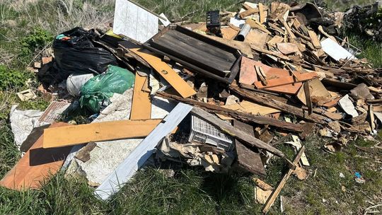 Dzikie wysypiska w gminie Dukla. Samorząd ostrzega przed kosztami i możliwymi podwyżkami