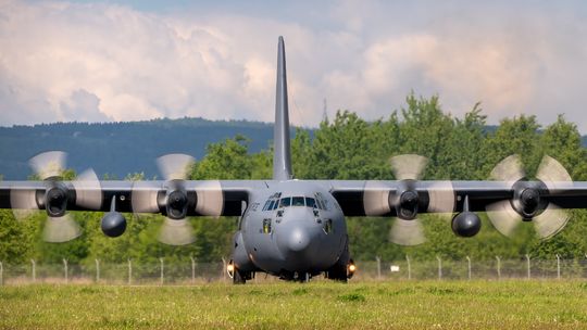 Lockheed C-130 Hercules ćwiczył na krośnieńskim lotnisku