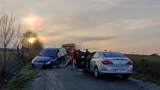 FALISZÓWKA: Opel w rowie. Brak kierowcy i pasażerów