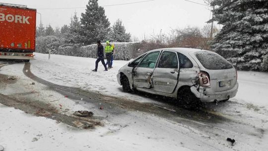 Fatalne warunki na drogach. Seria kolizji w powiecie krośnieńskim