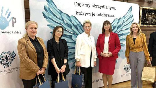 Fundacja „Kobiety ze Skrzydłami” i przełomowa kampania „Nie bij, nie milcz, reaguj”