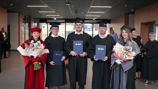 Funkcjonariusze KM PSP w Krośnie absolwentami studiów podyplomowych na UMCS