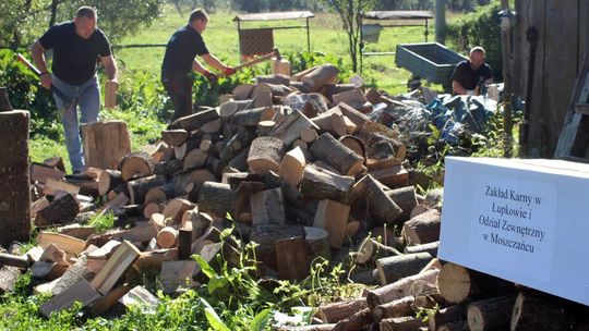 Funkcjonariusze Służby Więziennej pomogli 89-letniej kobiecie