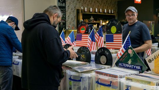 Giełda płytowa w VIVO! Krosno. Muzyka na płytach winylowych, kasetach i dyskach CD