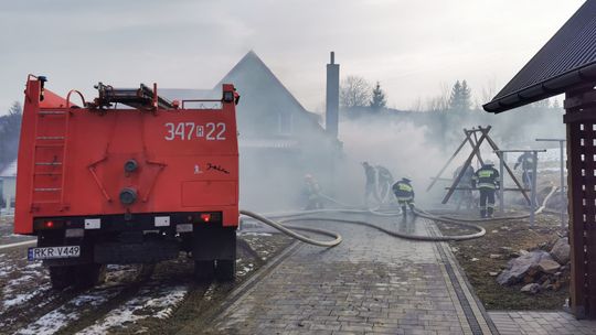 GŁOJSCE: Pożar garażu i domu przy Ogrodowej
