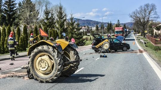 Głojsce: Zderzenie samochodu osobowego z ciągnikiem