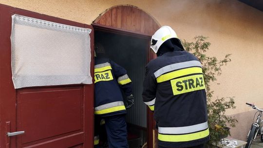 GŁOWIENKA: Pożar sadzy i zadymienie w budynku
