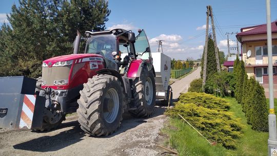 Gmina remontuje kolejne drogi – mieszkańcy Rogów doczekali się inwestycji