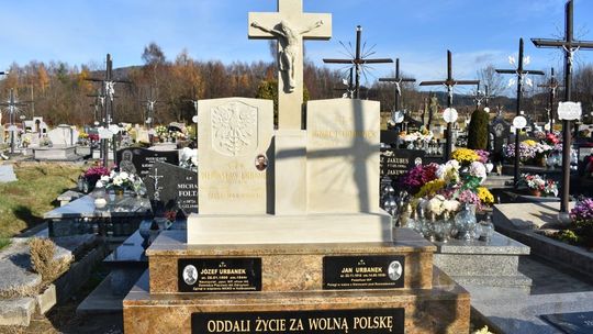 Gmina Wojaszówka odnowiła grób ppor Ignacego i Władysława Urbanka