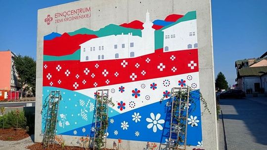 Graficiarze prowadzili warsztaty dla młodzieży. Efektem jest mural przy Etnocentrum