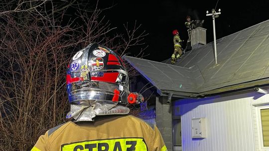 Groźny pożar w drewnianym domu w Zręcinie