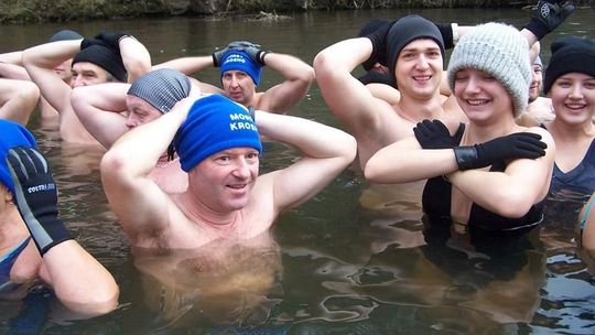 Grupa krośnieńskich morsów staje się coraz liczniejsza