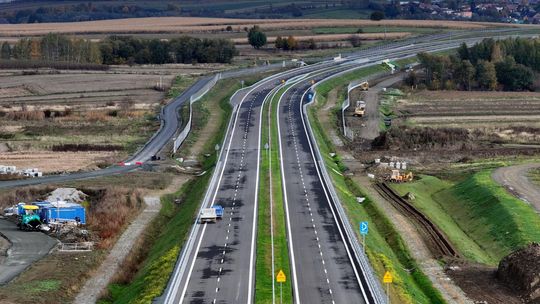 Na odcinku S19 Miejsce Piastowe - Dukla trwa już malowanie pasów [ZDJĘCIA]