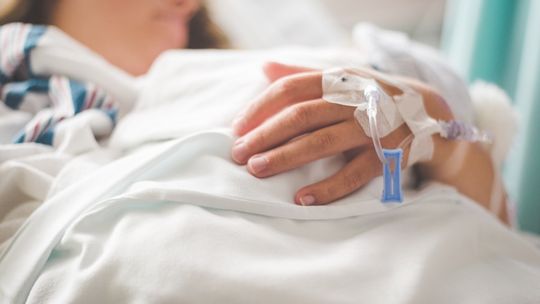 Ile naprawdę kosztuje leczenie szpitalne w Polsce, gdy nie masz dodatkowego ubezpieczenia?