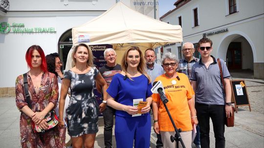 Inauguracja akcji "Pilnujemy wyborów" i "Wybory bez picu" w Krośnie