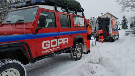 Interwencja ratowników GOPR w trudnym terenie Zawadki Rymanowskiej