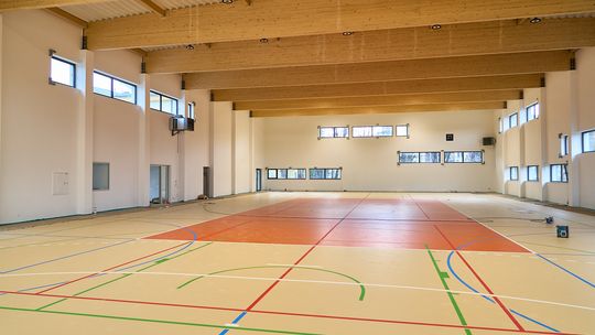 Inwestycja za ponad 5 mln zł na finiszu. Sala gimnastyczna w Jedliczu ma być gotowa w maju