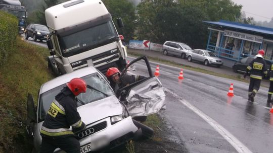 Iskrzynia: DAF i Audi zderzyły się na feralnym łuku