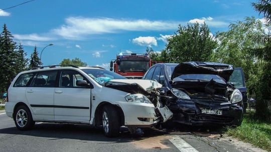 IWONICZ: Dwie osoby trafiły do szpitala po zderzeniu czołowym