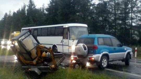 IWONICZ: Koparka prawie wpadła do rowu. Kolizja na Floriańskiej