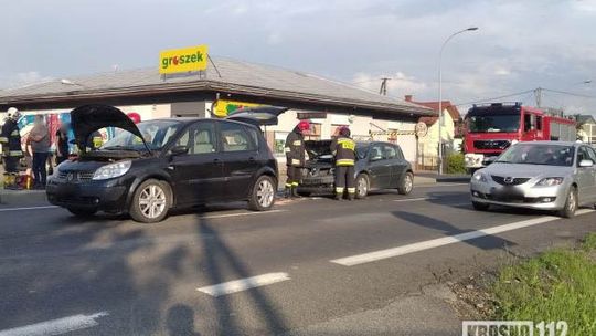 IWONICZ: Zderzenie dwóch samochodów osobowych na ulicy Floriańskiej