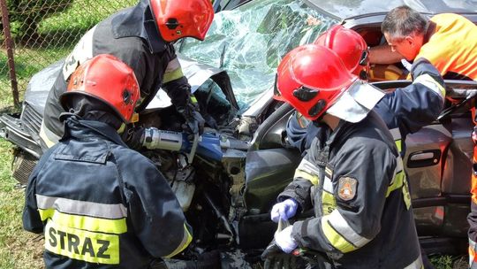 Iwonicz: Zderzenie trzech aut - strażacy wycinali kobietę z wraku