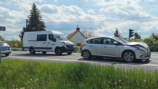 IWONICZ: Zderzenie trzech samochodów na krzyżówkach