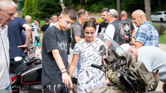 Iwonicz Zdrój. Edukacyjny Rajd Motocyklowy oraz pokaz broni palnej