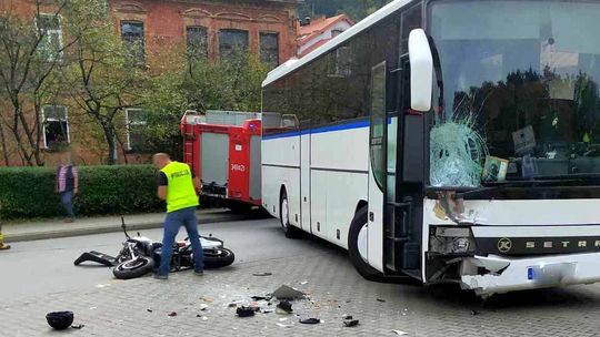 Iwonicz-Zdrój. Zderzenie motocyklisty z autobusem [AKTUALIZACJA]