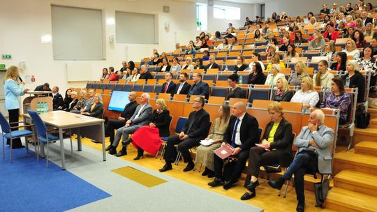 Jak chronić młode pokolenie? Konferencja o uzależnieniach i zagrożeniach dnia codziennego
