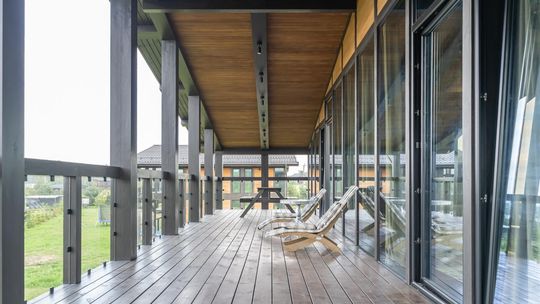 Jak dopasować nowoczesne zadaszenie tarasu do stylu domu?