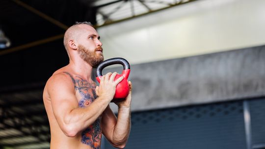 Jak kettlebells pomagają budować siłę funkcjonalną?