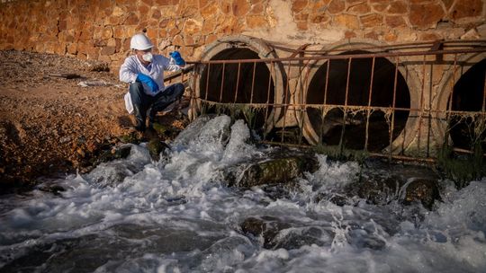 Jak oczyszczalnie ścieków utylizują odpady ściekowe?