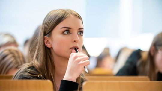 Jak radzić sobie ze stresem przed maturą, gdy nauka zaczyna przytłaczać Jak radzić sobie ze stresem przed maturą, gdy nauka zaczyna przytłaczać