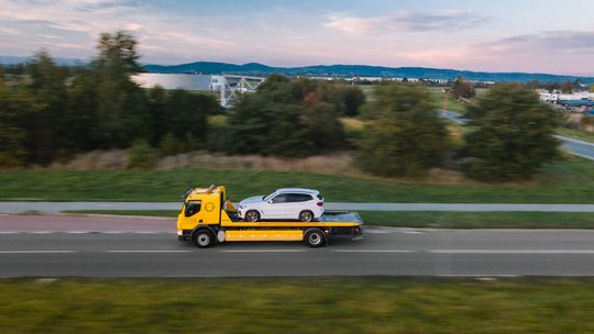 Jakie będą opłaty administracyjne za odholowanie pojazdu i postój na parkingu?