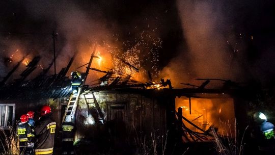 JASIONKA: Ogień strawił drewniany budynek