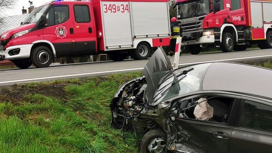 ? Jaszczew-DK28. Toyotą wjechał w bok ciężarówki