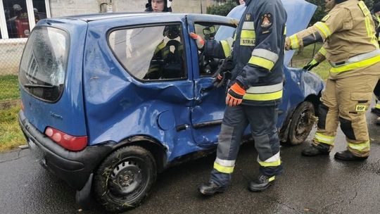 ? Jaszczew/DK28: Zderzenie fiata seicento z mitsubishi lancer