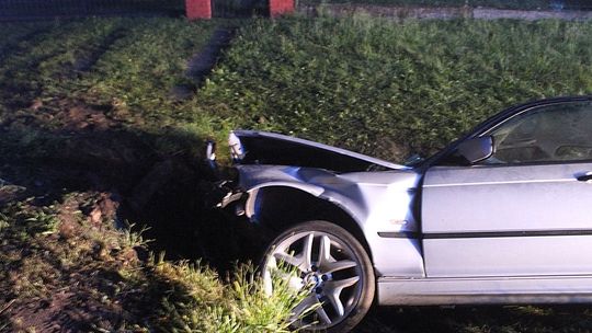 JASZCZEW: Kierowca BMW uderzył w mostek