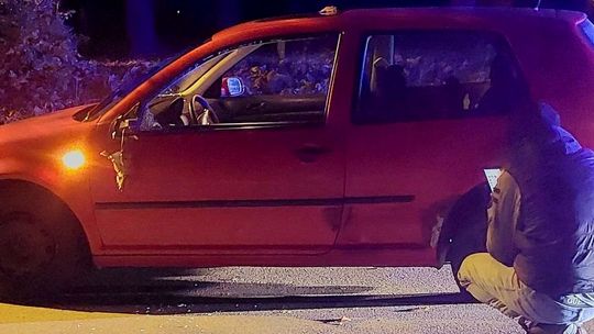 Jaszczew. Zderzenie dwóch Volkswagenów i szkło na jezdni