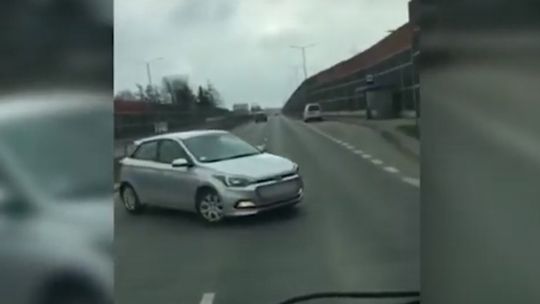 Jechał pod prąd drogą krajową 28 w Krośnie. "Tyś jest dziadek prze agent"