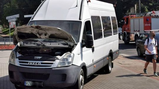 Jechali na wycieczkę, gdy bus się zapalił. Ewakuowano dzieci