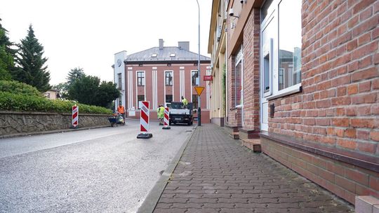 Jedlicki Rynek zmienia się podczas budowy ronda. Będą nowe chodniki