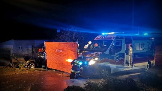 ? Jedlicze: Nie żyje kierowca, który wjechał renault w betonowy przepust