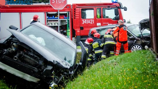 JEDLICZE: Poważny wypadek. Zderzenie Audi i Renault