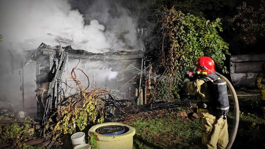 ? Jedlicze. Pożar domku letniskowego na ogródkach działkowych