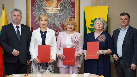 Jedlicze: wręczono akty powierzenia dyrektorom trzech placówek oświatowych
