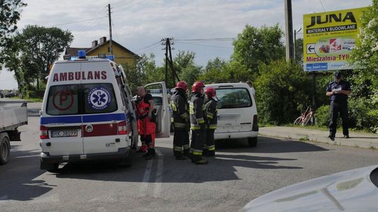 JEDLICZE: Wyprzedzał motocyklem na skrzyżowaniu ulic