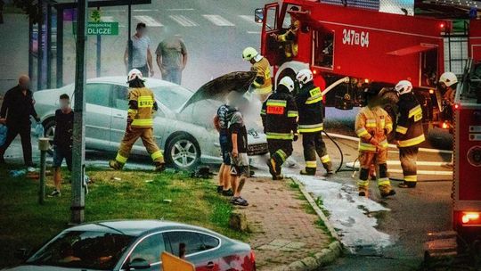 ? Jedlicze. Zapalił się peugeot